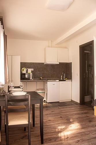 SárvárLAK Apartmanház (SarvarLAK Apartmanhaz) in 瓦德柯爾特