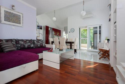 Apartments by the sea Srima - Vodice, Vodice - 18853 in Srima