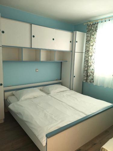 Three-Bedroom Apartment with Balcony image 10