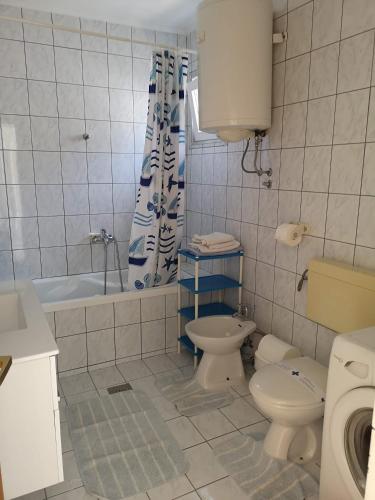 Three-Bedroom Apartment with Balcony image 6