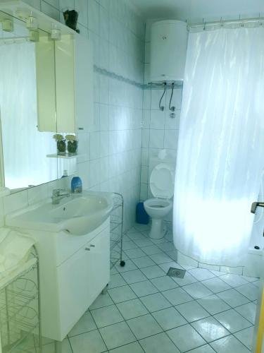 Two-Bedroom Apartment with Balcony image 4