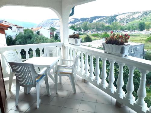 Two-Bedroom Apartment with Balcony image 1