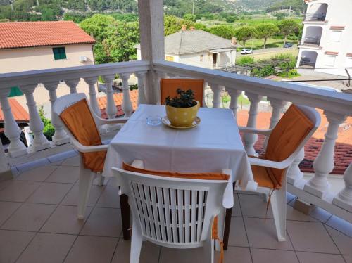 One-Bedroom Apartment with Balcony image 2
