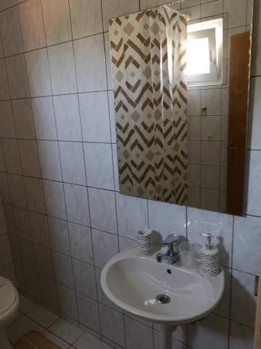 Three-Bedroom Apartment with Balcony image 7