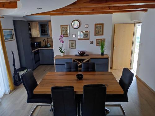 One-Bedroom Apartment with Balcony image 3