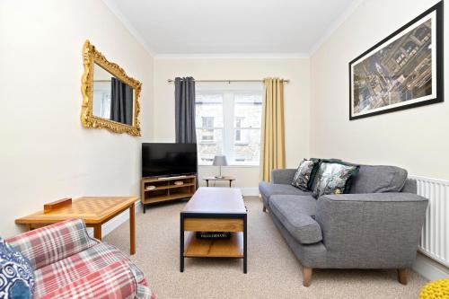 JOIVY Modern Flat on Rose Street, Edinburgh