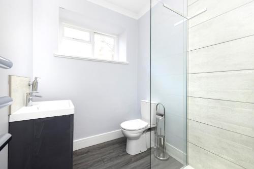 Modern Flat on Rose Street - image 5