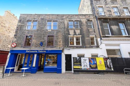 Modern Flat on Rose Street - image 13