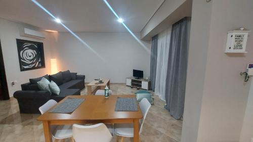Vanas Apartment - Tap to explore photos