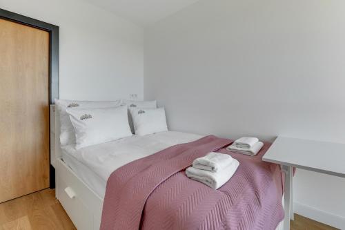 Deluxe Two-Bedroom Apartment image 10