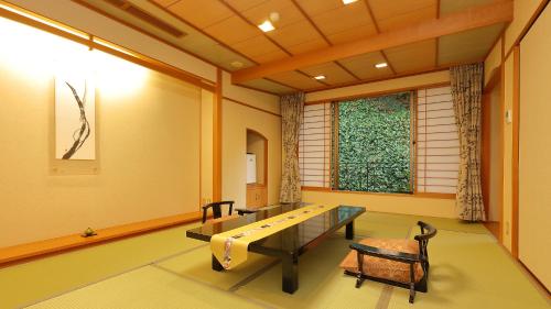 Superior Japanese-Style Room with Mountain View - Non-Smoking