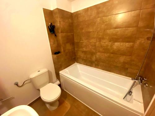 Bellagio - Cozy Apartment with Free Parking & Gym, Bucarest (foto 3)