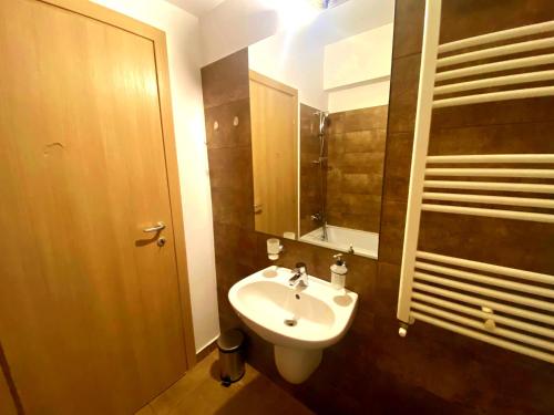 Bellagio - Cozy Apartment with Free Parking & Gym, Bucarest (foto 7)