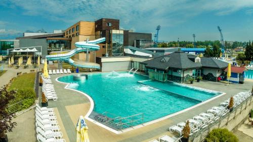 Hotel AquaCity Riverside - image 2