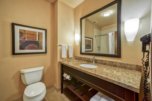 Holiday Inn Express and Suites Beeville, an IHG Hotel