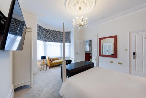 The Clarence Boutique Rooms - image 5