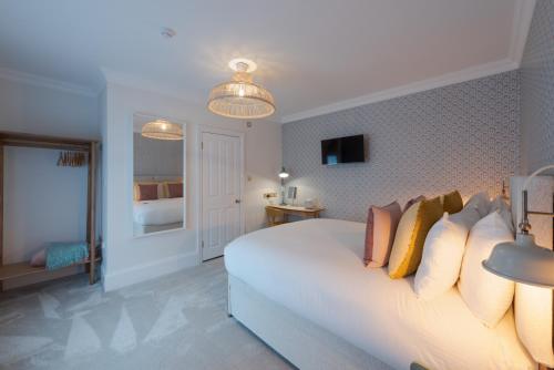 The Clarence Boutique Rooms - image 4