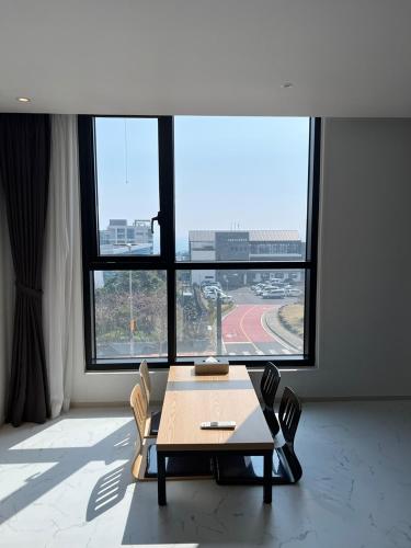 Jeju Pureun Hotel  near Wisse-jogeun-Oreum