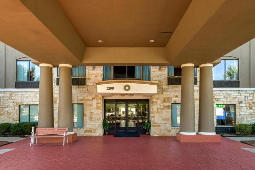 Holiday Inn Express and Suites Beeville, an IHG Hotel