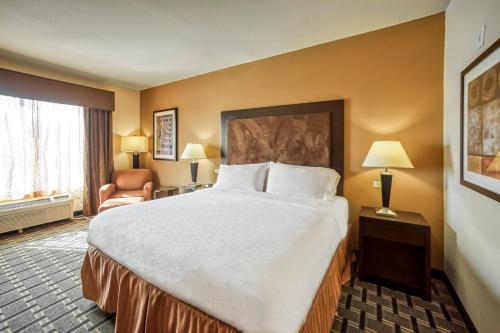 Holiday Inn Express and Suites Beeville, an IHG Hotel