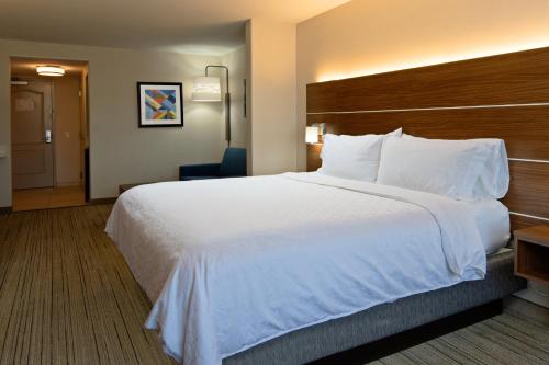 Holiday Inn Express Fresno South, an IHG Hotel