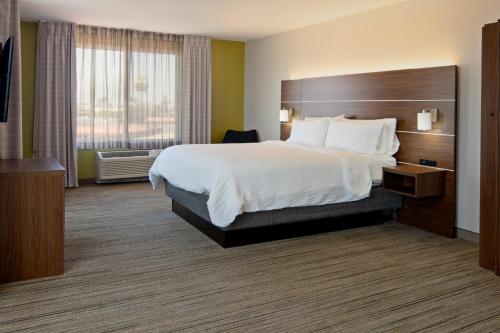 Holiday Inn Express Fresno South, an IHG Hotel