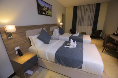 2 double beds