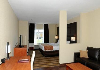 Comfort Suites near Tanger Outlet Mall