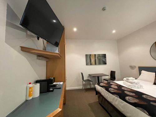 Studio 427/247 gouger st ex hotel room in city