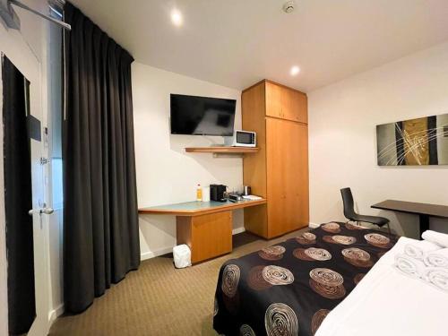 Studio 427/247 gouger st ex hotel room in city