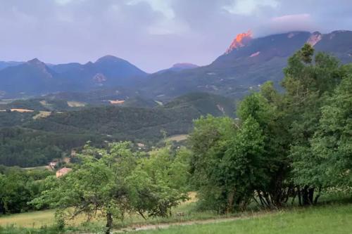 Gîtes du Puyjovent - Côté Forêt - à 15 minutes de Crest, vue panoramique, calme