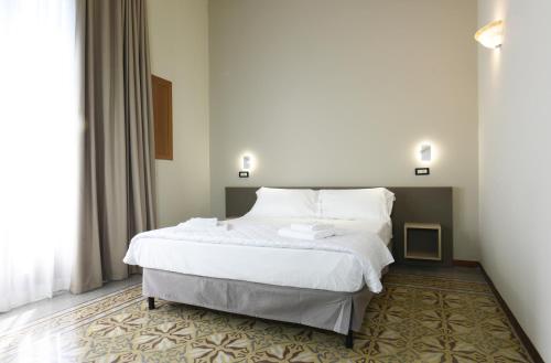 1 queen bed, 1 twin bed