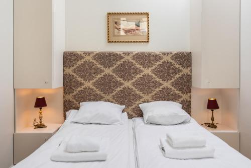 Classy Old Town Suites - by Upstairs - Tap to explore photos