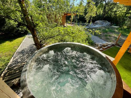 อ่างแช่น้ำร้อน, Holiday Raj in มาลาตินี