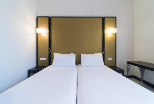 Double or Twin Room image 6