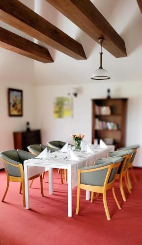 Зручності, Hotel Zajazd Kultury, dawniej Pocztowy in Зелена-Гура