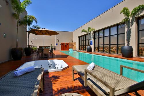 สระว่ายน้ำ, Comfort Suites Sao Jose do Rio Preto in ซาโอ โจเซ่ โดริโอ เปรโต้