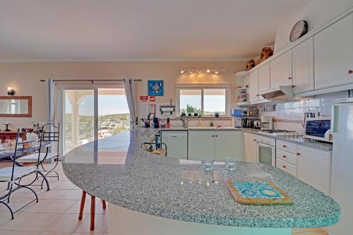 Kitchen, Casa dos Sonhos by Portucasa in Campina