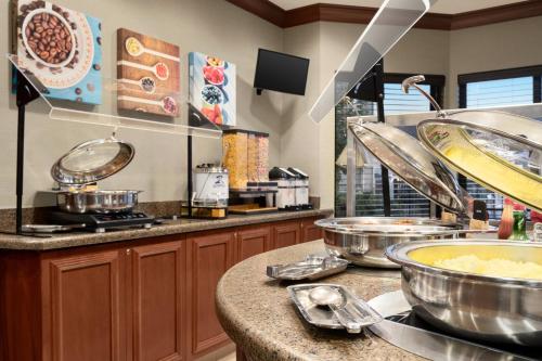 Breakfast at Staybridge Suites: Indulge in a Delicious Morning Feast