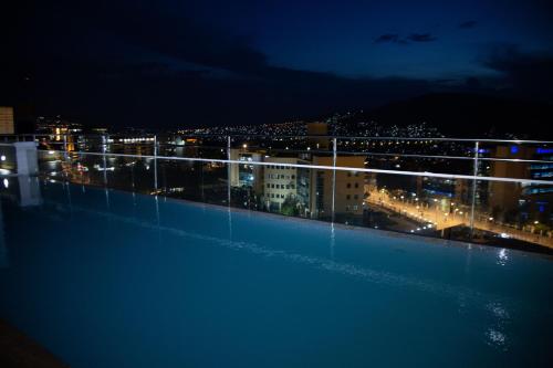 Swimmingpool, Ubumwe Grande Hotel in Kigali