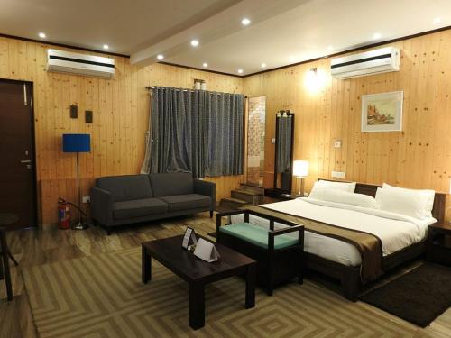 1 king bed, 1 sofa bed