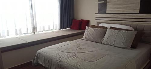 Ruby Apartment #10, Kejayan