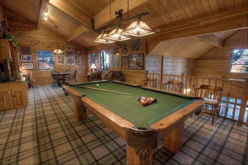 Smokey Joes by Lake Tahoe Accommodations - image 11