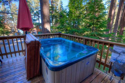 Smokey Joes by Lake Tahoe Accommodations - image 6
