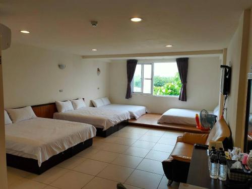 4 double beds
