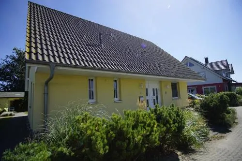 nah am Meer, Meerblick, gratis Nutzung vom AHOI Erlebnisbad und Sauna in Sellin - Haus Inselblick FeWo 03 in Göhren, Deutschland