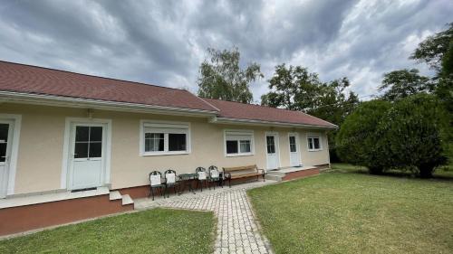 Motel Hummel - image 4