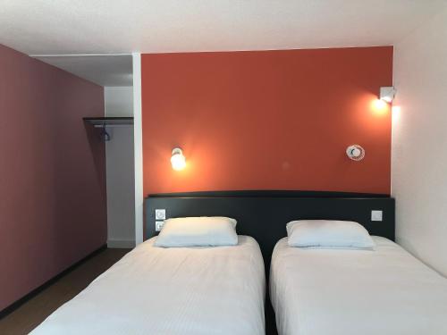 2 Single Beds