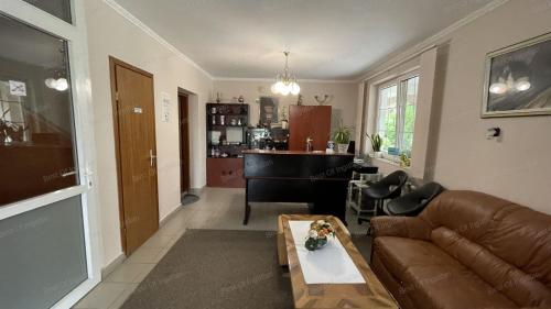 Motel Hummel - image 11