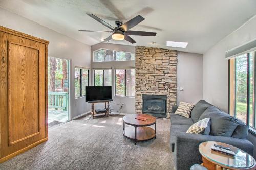 2 Mi to Rainbow Lake Woodsy Retreat with Deck!